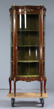 209167. VITRINSKÅP, rokokostil, 1900-tal.