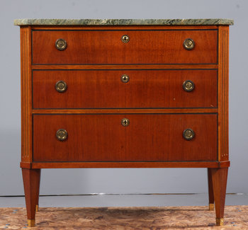 209648. BYRÅ, sengustaviansk stil, 1900-talets första hälft.