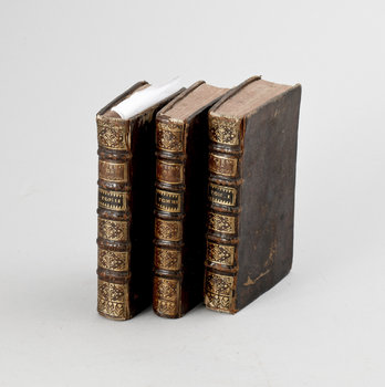 211089. BOKVERK, 3 vol, La Science des personnes de la Cour... av de Limiers, Amsterdam 1723.