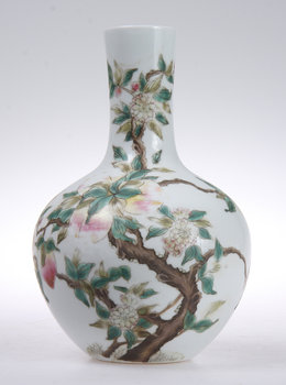 212240. VAS, porslin, Kina, 1900-tal.