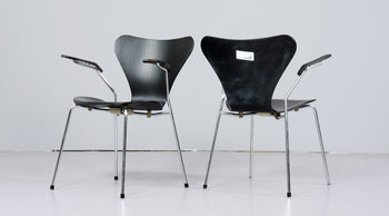 214206. KARMSTOLAR, ett par, Sjuan, Arne Jacobsen, Fritz Hansen, 1980.
