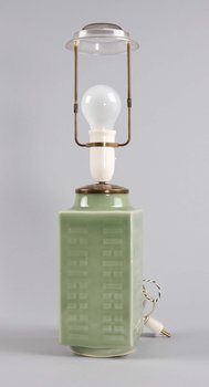 214366. BORDSLAMPA, porslin. Kina. 1900-tal, märkt undertill.