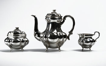 216404. MOCCASERVIS, 3 delar, silver, rokokostil, 1945. vikt ca 857 gr.