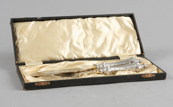 218139. SERVERINGSBESTICK, 2 st. Silver, nyrokoko, svenska importstämplar. 18001900-tal. Ca 180 gr.