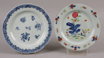 218562. TALLRIKAR, 2 st, porslin, Qianlong, Kina 1700-tal.