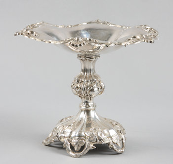 220517. SKÅL PÅ FOT, silver, Erik Nordin, Sundsvall 1842-66, nyrokoko. Vikt ca 380 g.