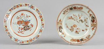 221878. TALLRIKAR, 2 st, porslin, Kina, 1700-tal.