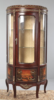 223914. VITRINSKÅP, rokokostil, 1900-tal.