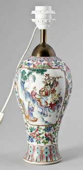 224664. BORDSLAMPA, porslin, Kina 1800-tal.