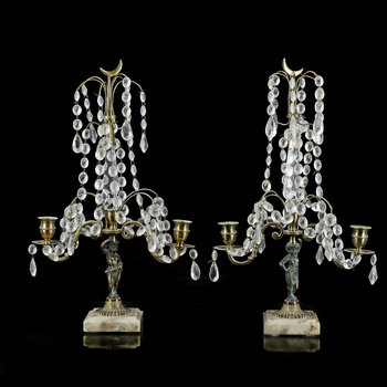 225630. BORDSLYSTRAR, ett par, mässing, marmor, sengustaviansk stil, 1900-talets första hälft.