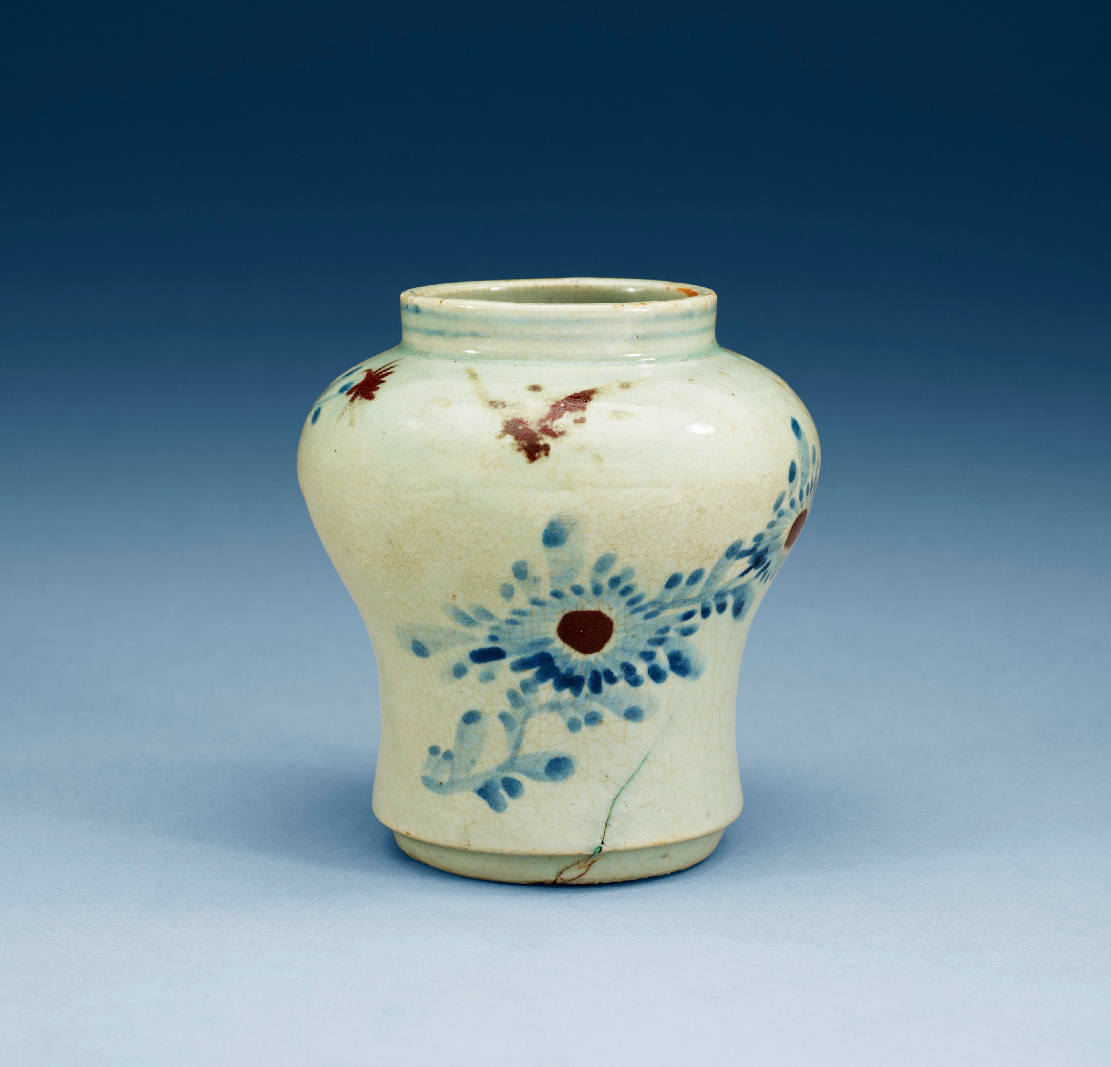 A blue and white and copper red vase, Korea, 19th Century. Bukowskis