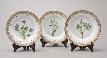 228846. ASSIETTER, 3 st, porslin,Flora Danica, Kongl Dansk.