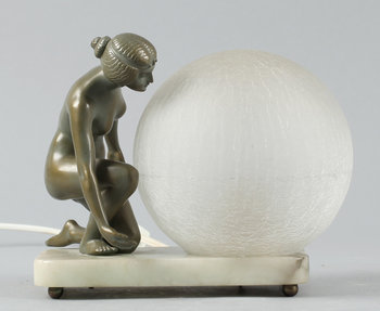 228951. BORDSLAMPA, 1900-talets första hälft.