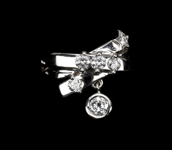 229190. RING, 18k vitguld med briljantslipade diamanter, tot 0.52 ct enl gravyr.