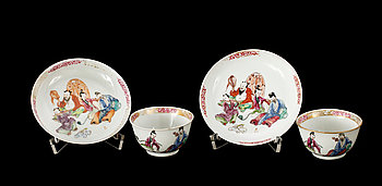 230894. KOPPAR med FAT, ett par, porslin. Qing dynastin, Qianlong 1736-95.