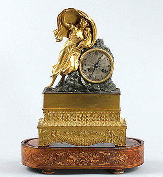 231202. BORDSPENDYL, empire, 1800-talets mitt.