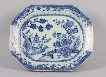 23315. STEKFAT, porslin. Kina Qianlong 1700-tal.