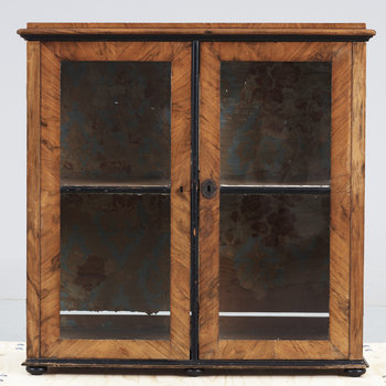 233422. DOCKSKÅP, nyrenässans, 1800-talets slut.