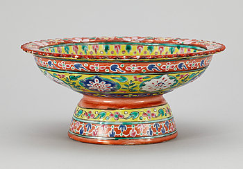 234073. SKÅL PÅ FOT, porslin, Kina, 1800-tal.