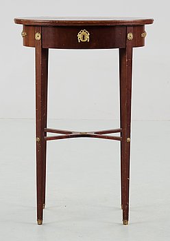 236085. LAMPBORD, gustaviansk stil, 1900-talets första hälft.