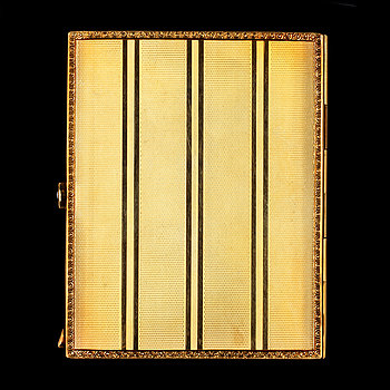 237258. DOSA, 14k guld med cabochonslipad blå safir, 1930-tal. Vikt 115 g.