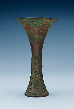 1617. A archaistic bronze vase, with taotie pattern to base, presumably Ming dynasty.