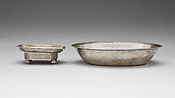 239263. SKÅL samt SALTKAR, silver, Ryssland. Bl a Sankt Petersburg. 1800-tal. Total vikt ca 240 gram.