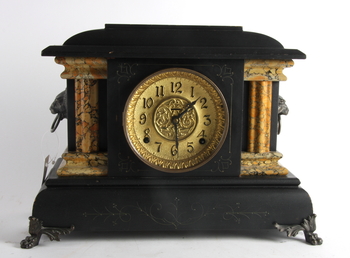 24061. BORDSPENDYL, senbarockstil, USA, omkr 1900.