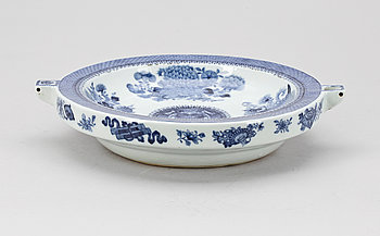 241190. VÄRMEFAT, porslin, Jiaqing, Kina omkring 1800.