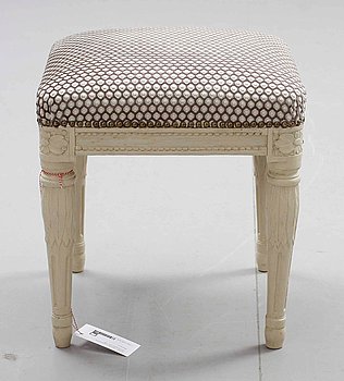 241225. TABURETT, gustavianskt provinsarbete omkr 1800.