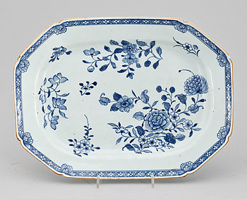 242275. STEKFAT, porslin, Kina, Qianlong, 1700-tal.