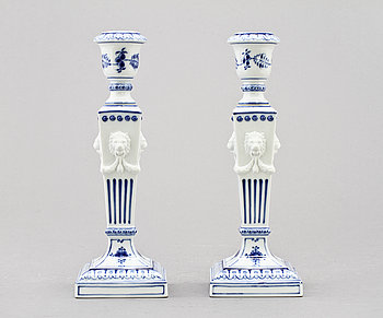 243439. LJUSSTAKAR, ett par, porslin, Musselmalet, Royal Copenhagen.