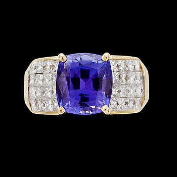 244688. RING, 18k guld med tanzanit, ca 3.84 ct, och diamanter, tot ca 2.56 ct.