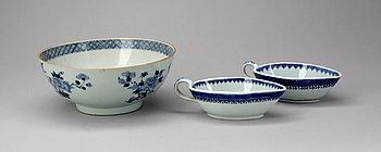 245902. BÅLSKÅL samt ETT PAR SÅSSNIPOR, porslin, Kina. Troligen 1800-tal.