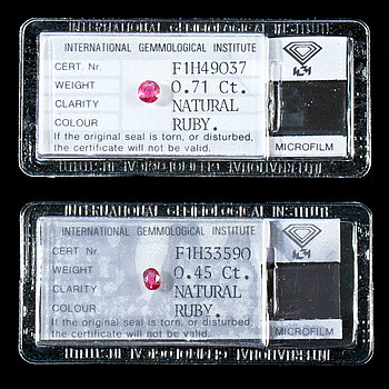246538. RUBINER, 2 st, fasettslipade, oinfattade, 0.45 ct resp 0.71 ct. Cert. IGI.