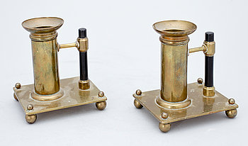 249869. LJUSSTAKAR, ett par, mässing, i Christopher Dressers art, 1900-tal.