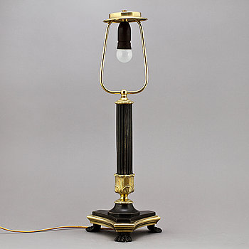 252696. BORDSLAMPA, empirestil,  1900-tal.