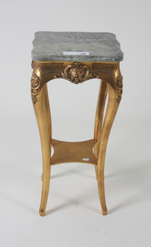 25413. PIEDESTAL, nyrokokostil.