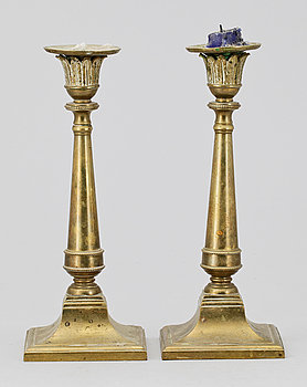 254594. LJUSSTAKAR, ett par, brons, empirestil, omkring 1900.