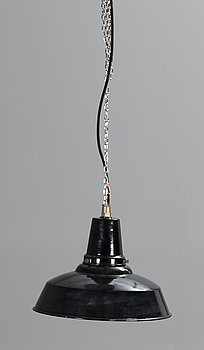 258447. TAKLAMPA, emalj. 1900-talets första hälft.