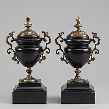 260414. PRYDNADSURNOR, ett par. Omkring sekelskiftet 1900.