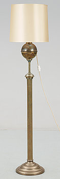 260473. GOLVLAMPA, mässing, 1900-talets början.