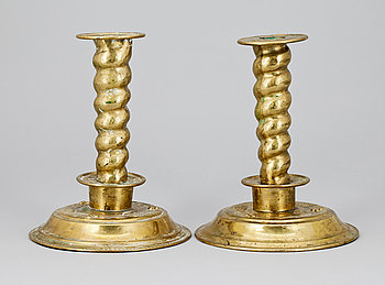 261845. LJUSSTAKAR, ett par, mässing, barockstil. 18001900-tal.