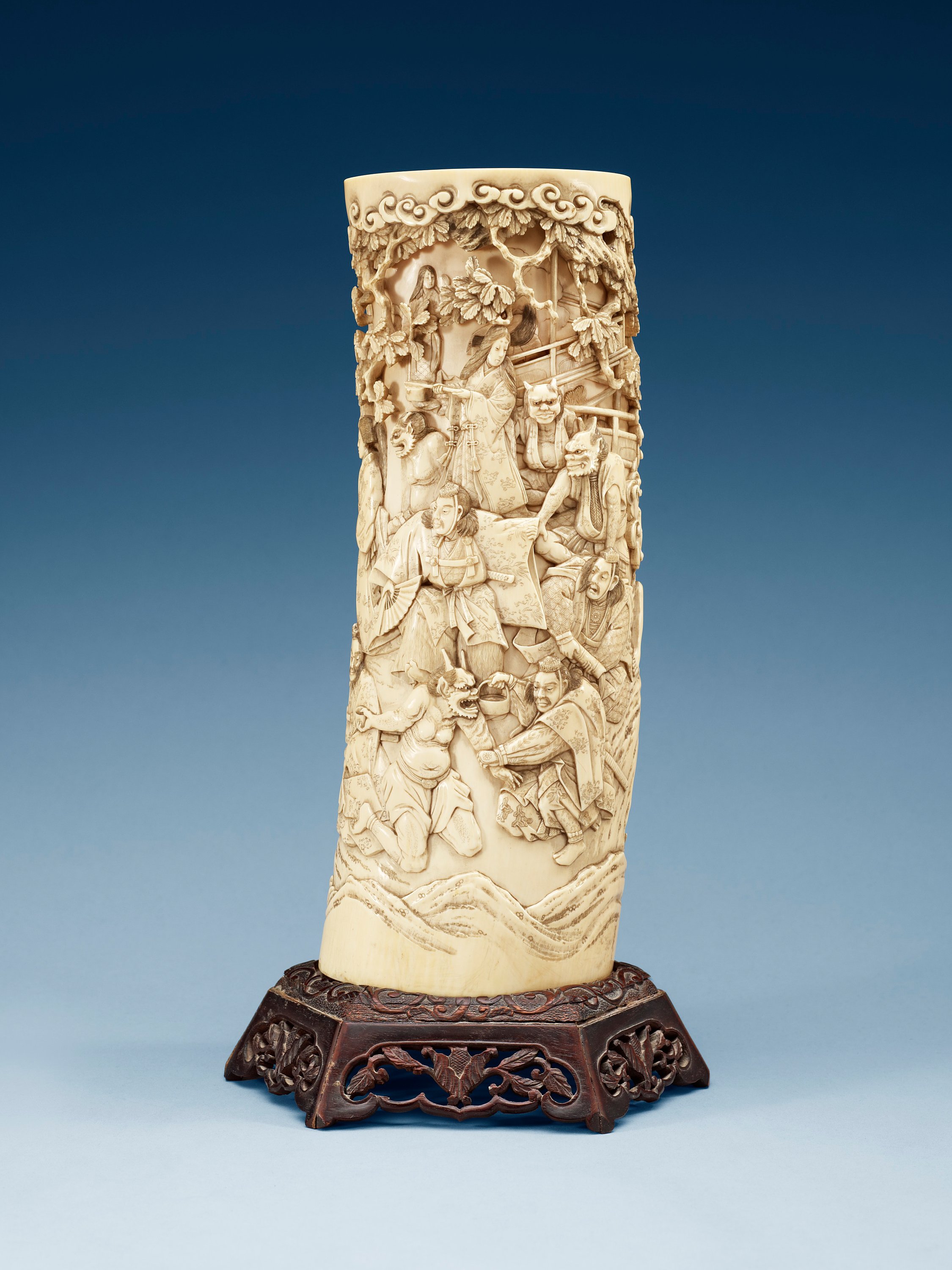 A finely carved Japanese ivory sculpture, Meiji period. Bukowskis