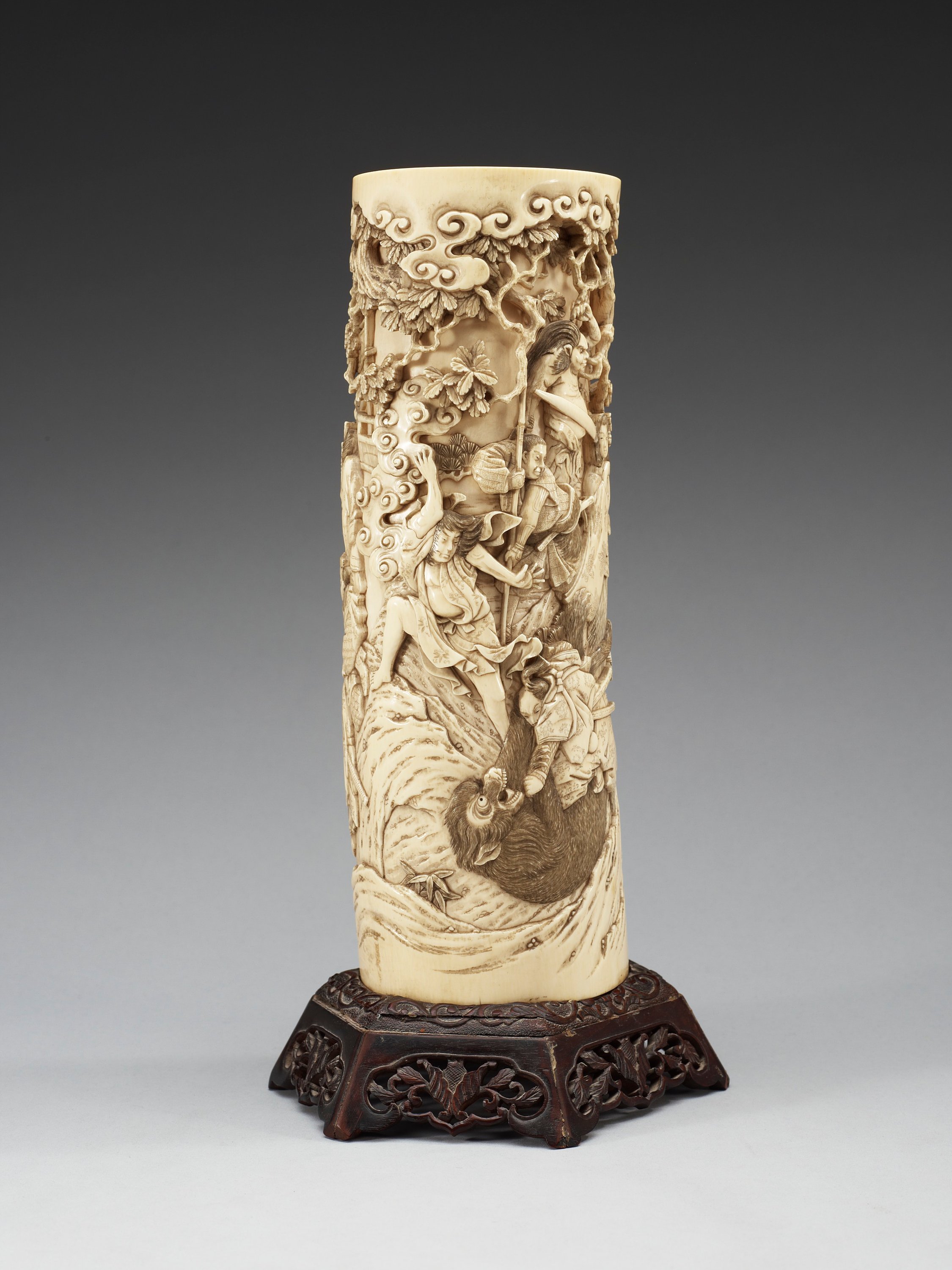 A finely carved Japanese ivory sculpture, Meiji period. Bukowskis