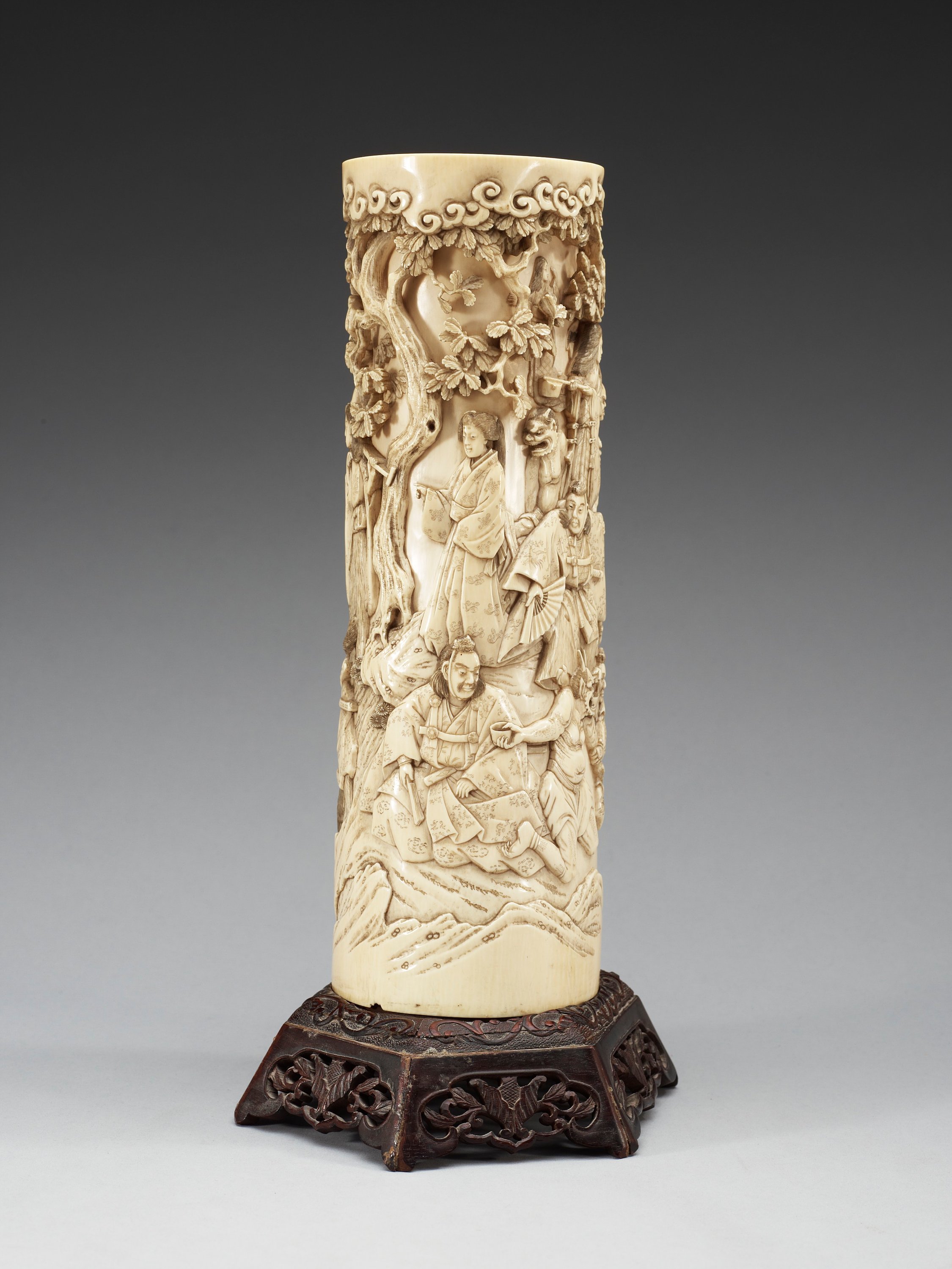 A finely carved Japanese ivory sculpture, Meiji period. Bukowskis
