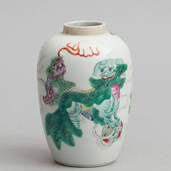 263877. VAS, porslin, Kina, Qing dynastin, 1800-tal.