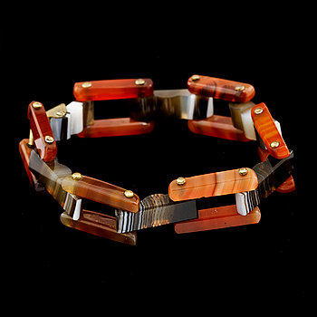 264360. ARMBAND, agater, 1900-tal.