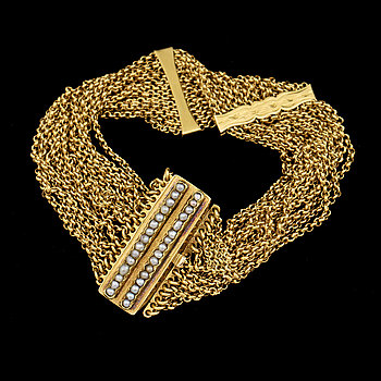 265151. ARMBAND, 18k guld med orientaliska pärlor, Edvard Emanuel Petterson, Stockholm, 1862. Vikt 26 g.