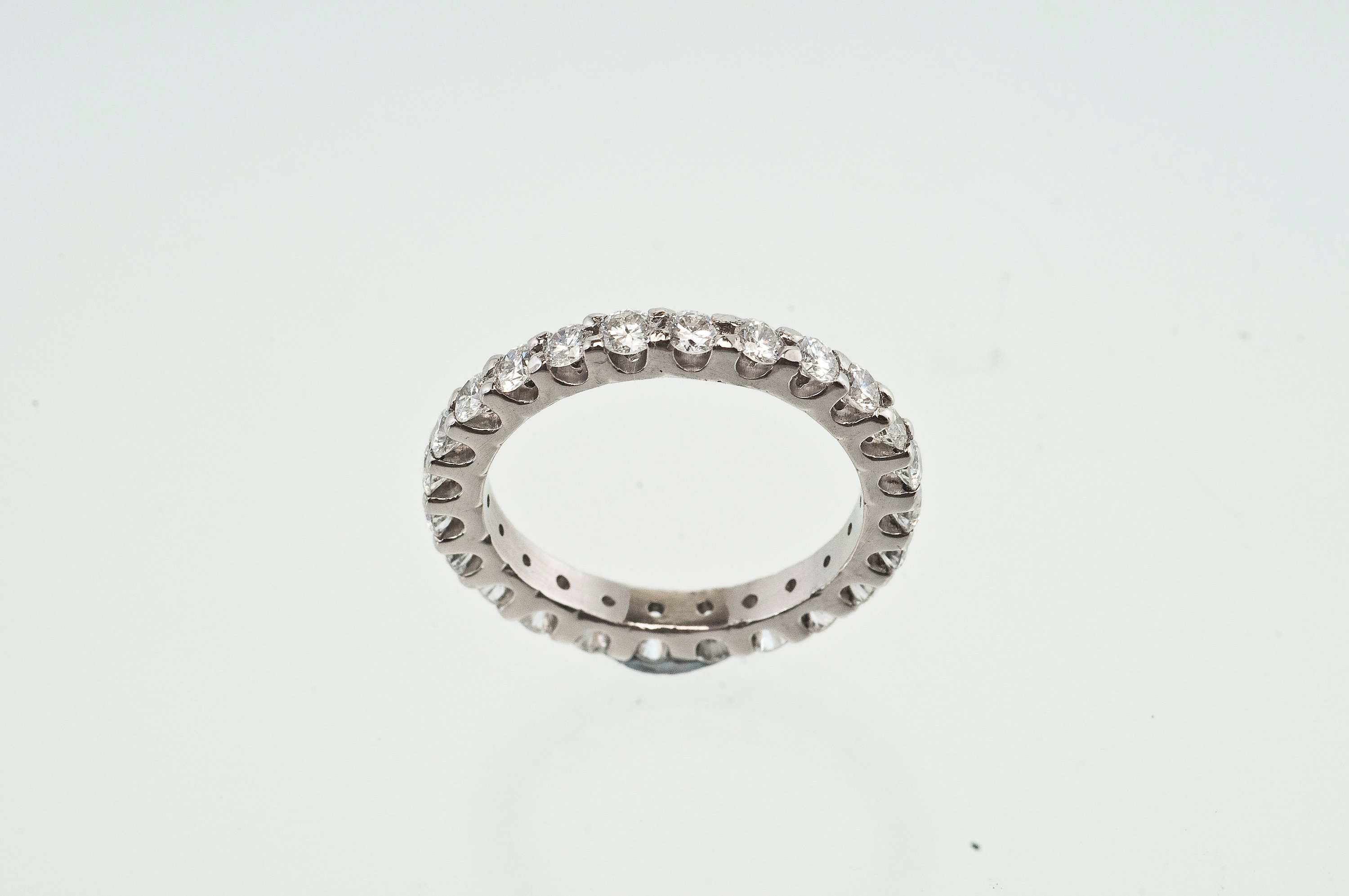 AN ETERNITY BAND. Bukowskis